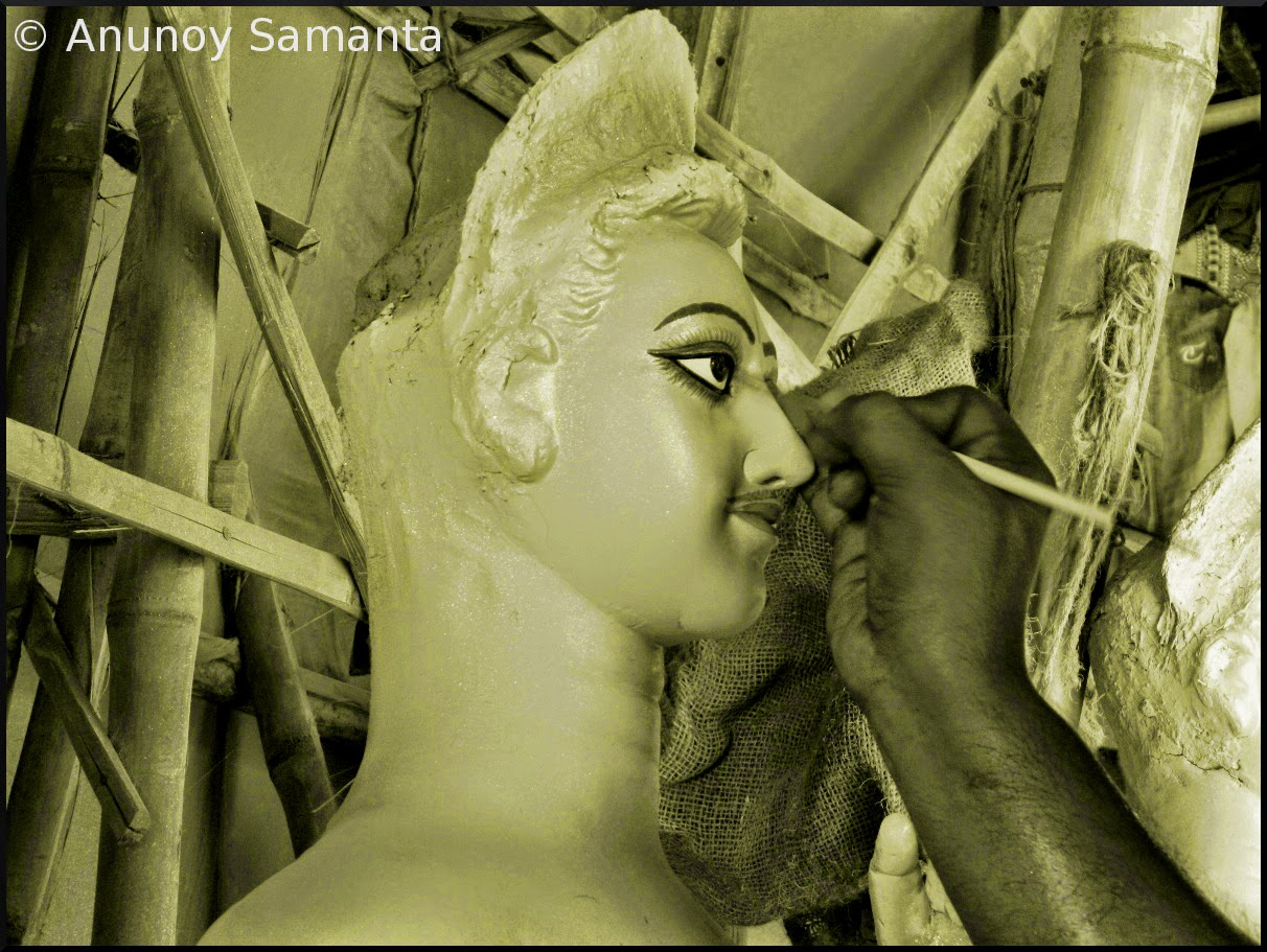 durga-puja-2014-artisans-busy-in-painting-of-idols-3