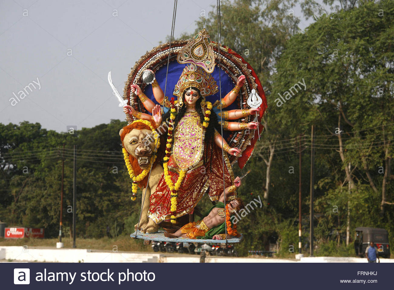 an-idol-of-goddess-durga-is-lifted-by-a-crane-for-immersion-in-the-frnhkj